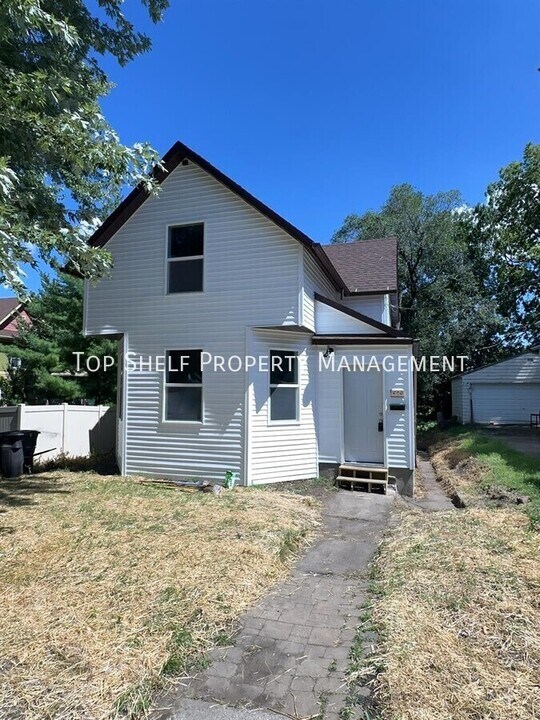 1529 11th St in Des Moines, IA - Building Photo