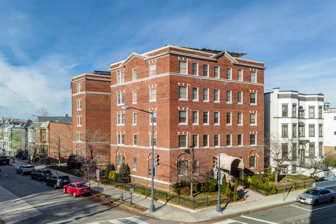 The Parkwell in Washington, DC - Building Photo