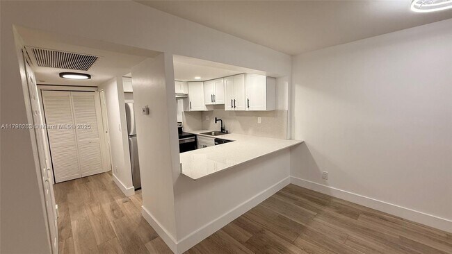 5845 Washington St in Hollywood, FL - Building Photo - Building Photo