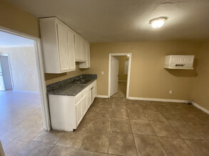 710 Sequoia Dr in Bakersfield, CA - Building Photo - Building Photo