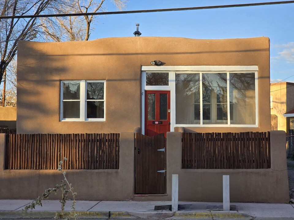 301 Staab St in Santa Fe, NM - Building Photo