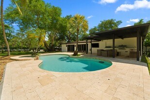 15202 SW 80th Ave in Palmetto Bay, FL - Building Photo