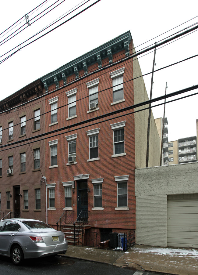 608 2nd St in Hoboken, NJ - Building Photo - Building Photo