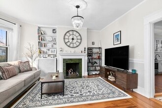 487 Washington St in Brookline, MA - Building Photo - Building Photo