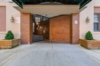 Green House Condominium in Elmhurst, NY - Foto de edificio - Building Photo