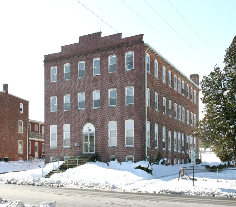 1360 N GEORGE St in York, PA - Foto de edificio