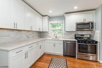 7 Sunnyside Rd in West Orange, NJ - Building Photo - Building Photo
