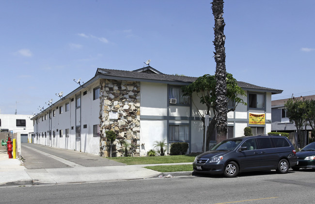 1135 N West St in Anaheim, CA - Foto de edificio - Building Photo