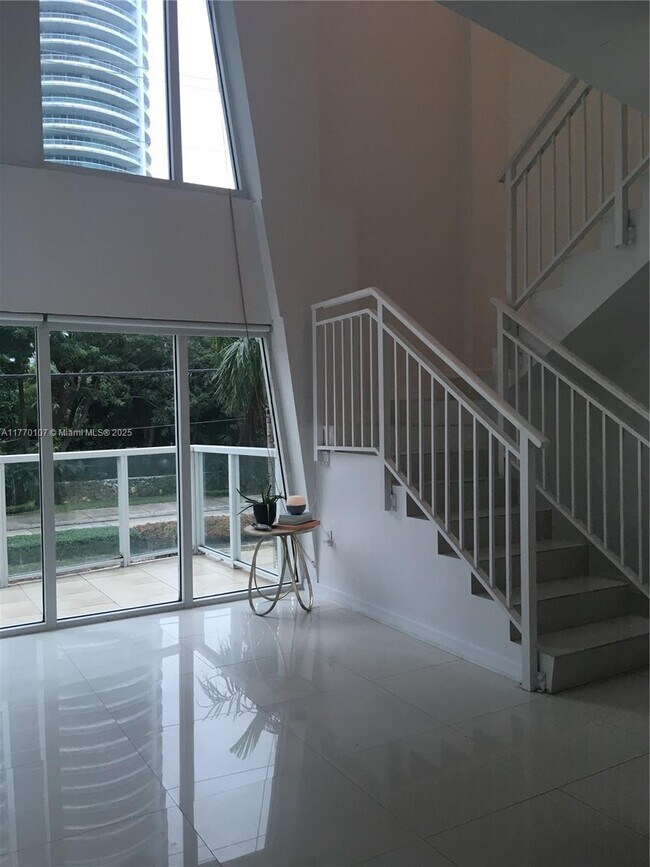 1650 Brickell Ave, Unit 112 in Miami, FL - Building Photo - Building Photo