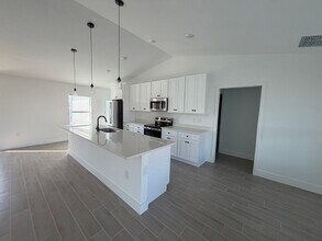 1607 NE 36th Ln in Cape Coral, FL - Building Photo - Building Photo