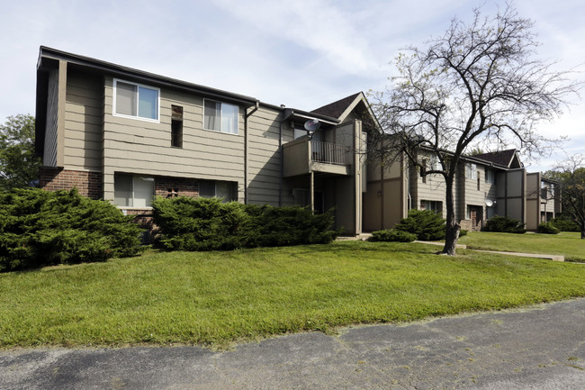 Versailles Apartments in Hazel Crest, IL - Building Photo - Building Photo