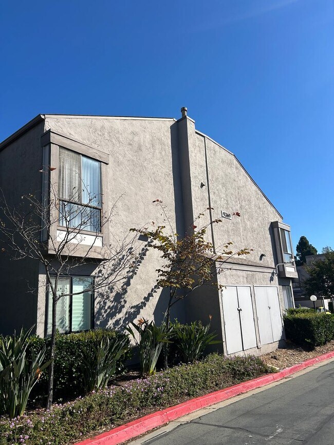 9269 Village Glen Dr in San Diego, CA - Building Photo - Building Photo