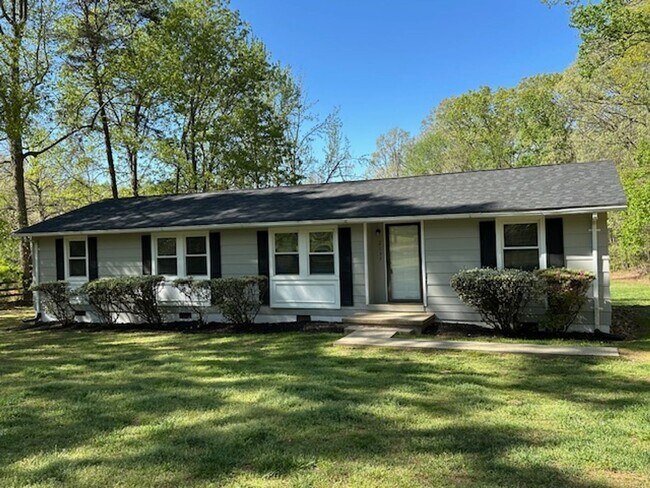 2137 Mountain View Rd in Powhatan, VA - Building Photo - Building Photo