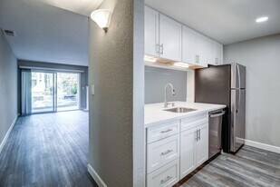 Round Hill Creek Apartments in Fairfield, CA - Building Photo