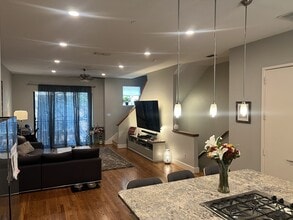 2411 N Hall St, Unit 6 in Dallas, TX - Building Photo - Building Photo