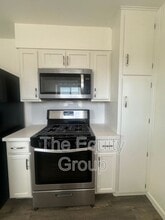 1608 W Sunnyview Ave in Visalia, CA - Building Photo - Building Photo