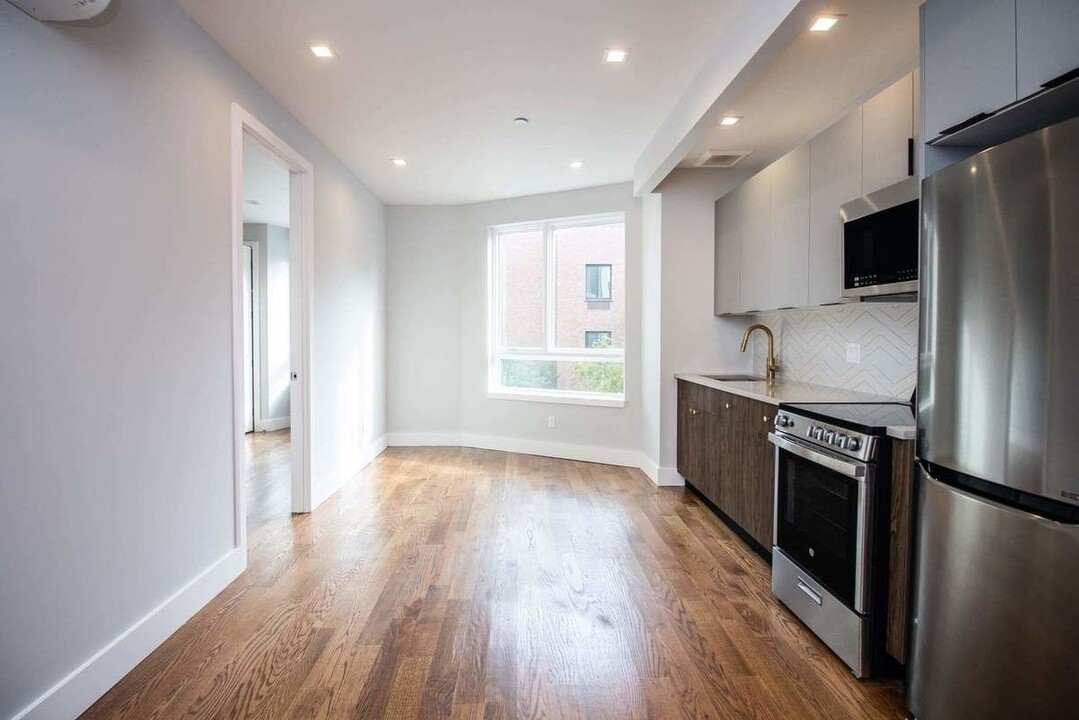 217 Boerum St in Brooklyn, NY - Building Photo