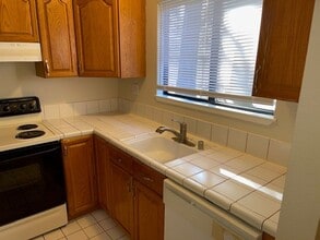 2150 Northwood Cir in Concord, CA - Building Photo - Building Photo