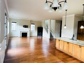 14660 NW Delia St in Portland, OR - Building Photo - Building Photo