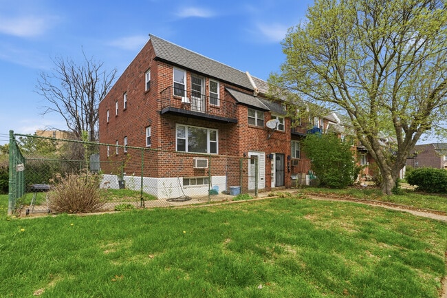 3953 Lankenau Ave, Unit 2 in Philadelphia, PA - Foto de edificio - Building Photo