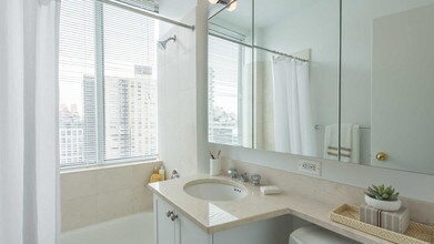 180 Riverside Blvd in New York, NY - Building Photo - Building Photo