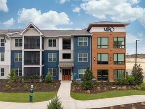 Miro Luxury Apartments in Pooler, GA - Foto de edificio - Building Photo