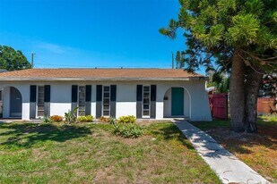 1720 53rd St S in Gulfport, FL - Building Photo