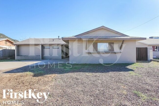 property at 2013 W Wood Dr