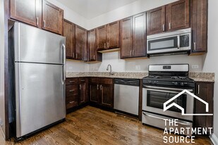 1758 W Montrose Ave, Unit 1 in Chicago, IL - Building Photo