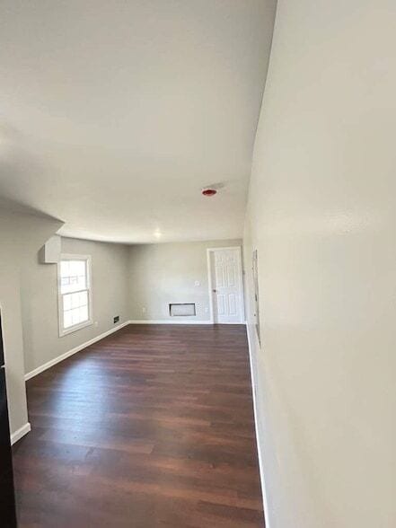 8 Hampton St in Newton, NJ - Foto de edificio - Building Photo
