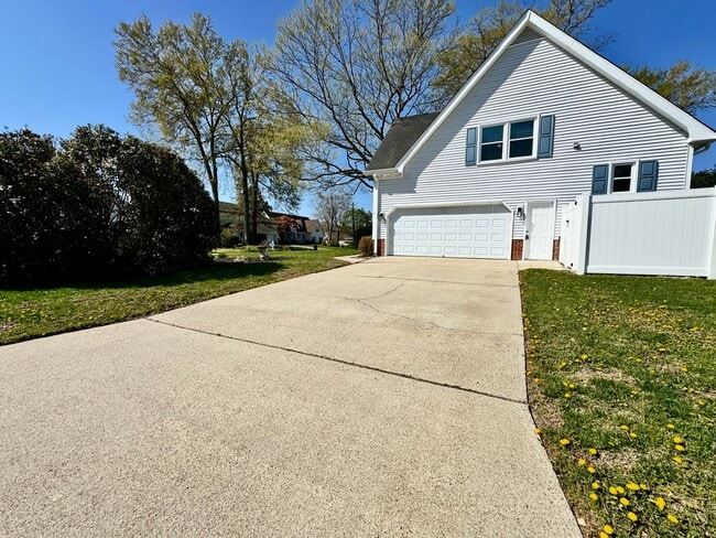 2092 Crew Ct in Virginia Beach, VA - Building Photo - Building Photo