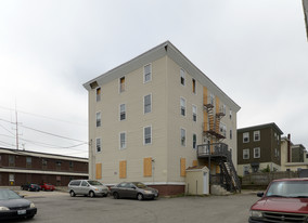 5 Darling St in Central Falls, RI - Foto de edificio - Building Photo