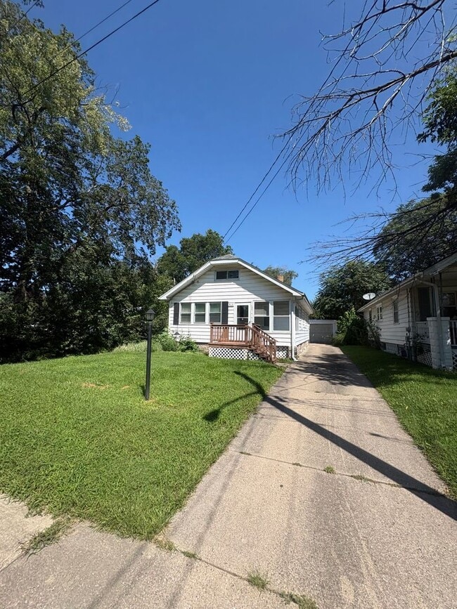 property at 813 W Maywood Ave