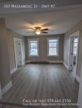 369 Massabesic St in Manchester, NH - Building Photo - Building Photo