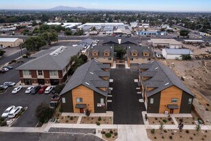 Red Cedar Apartments in Redmond, OR - Building Photo