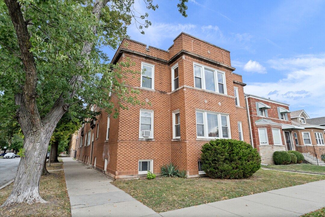5408 W George St, Unit 2 in Chicago, IL - Building Photo