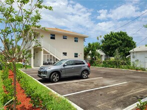 2330 Taft St in Hollywood, FL - Building Photo - Building Photo