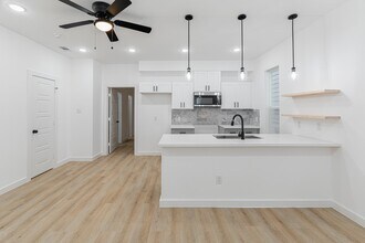 7126 Bywood St in Houston, TX - Building Photo - Building Photo