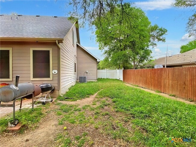 2009 Ridge View Dr in San Marcos, TX - Building Photo - Building Photo