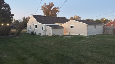 28025 Warren Rd in Garden City, MI - Building Photo - Building Photo