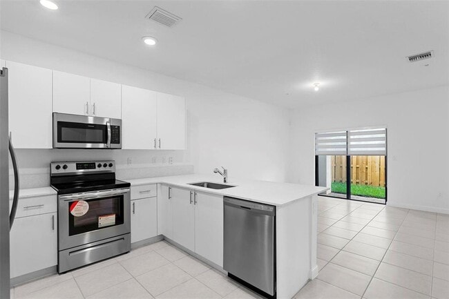 15983 SW 2nd Pl in Pembroke Pines, FL - Building Photo - Building Photo