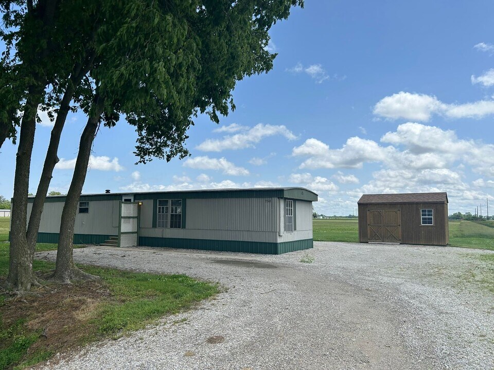 750 S Independence St in Mascoutah, IL - Building Photo