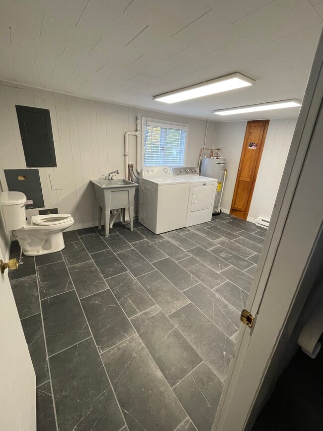 53 Dartmouth St, Unit 53 Dartmouth Street in Laconia, NH - Foto de edificio - Building Photo