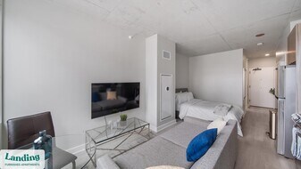 4611 N Broadway in Chicago, IL - Building Photo