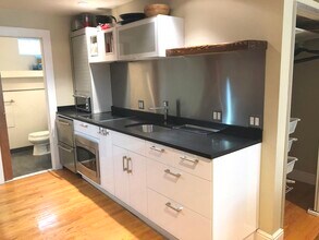 19 Branch St, Unit B in Boston, MA - Building Photo - Building Photo