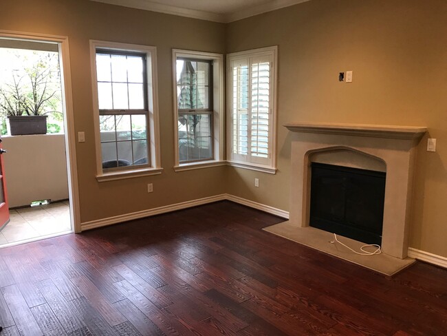 432 S Willaman Dr, Unit 202 in Los Angeles, CA - Building Photo - Building Photo