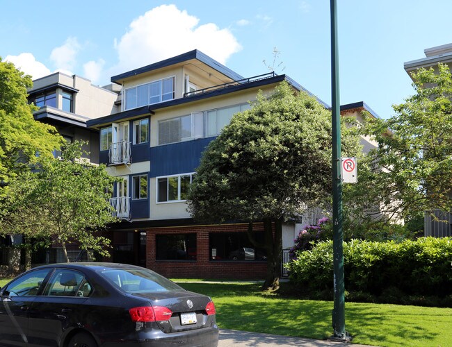 2464 W 2nd Ave