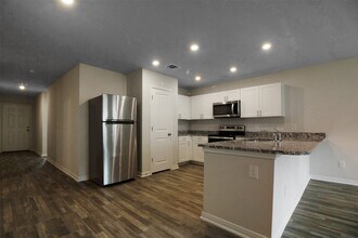 15508 Taylorcrest Dr in Cut And Shoot, TX - Building Photo - Building Photo