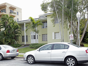 228 Madeira Ave in Miami, FL - Building Photo - Building Photo