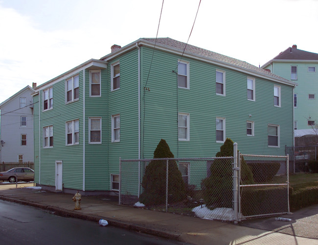 12-16 Bay St in Fall River, MA - Foto de edificio - Building Photo